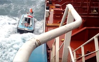 Imbarco del pilota con condizioni marine avverse - il video